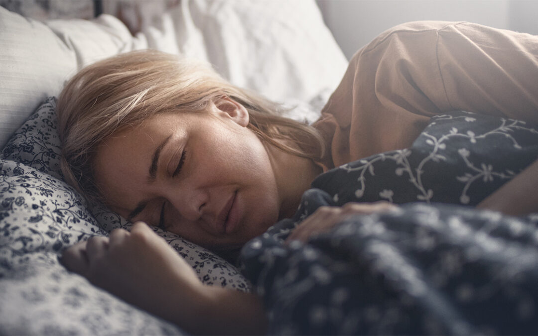 6 opmerkelijke trucs om de hele nacht door te slapen (en dé gouden tip)